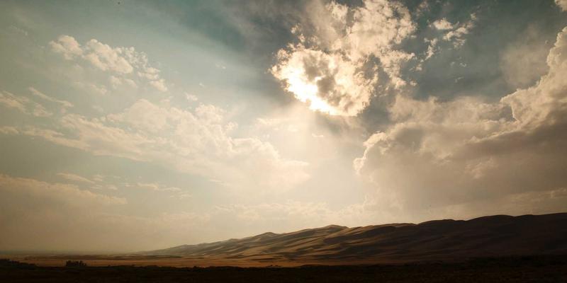 从牧场到都市：西部牛仔元素如何重塑现代复古时尚