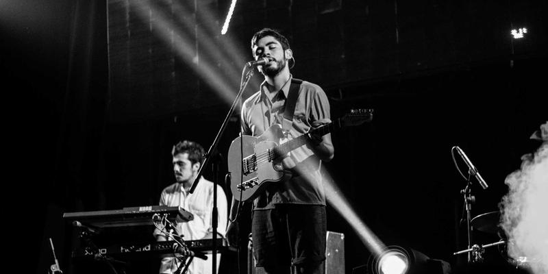 流光溢彩的复刻：如何将1920年代盖茨比风格融入你的当代派对造型